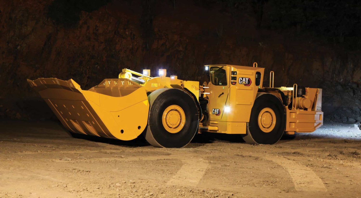 CAT Cargador R1600H_2