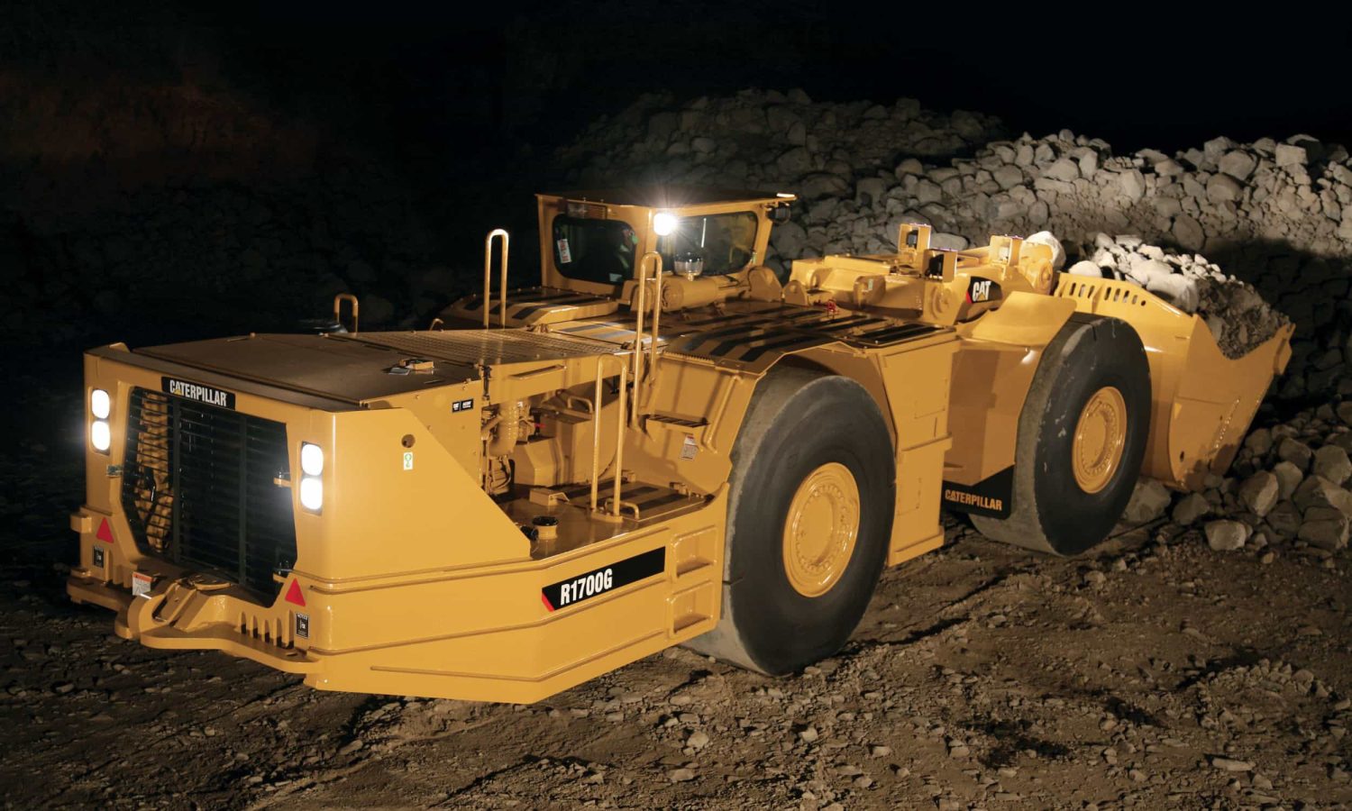 CAT Cargador R1700_2